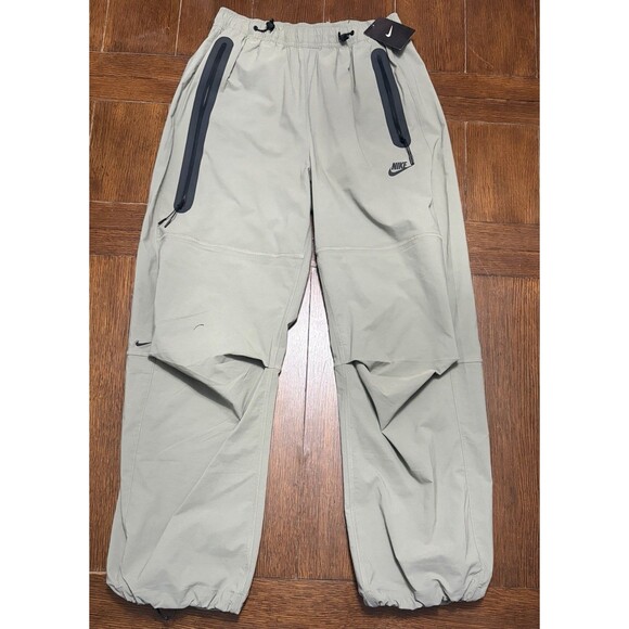 Nike Sportswear Tech Woven Oversized Pants Green Men’s Small HM7158-320 NWT